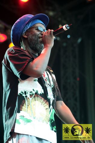 Macka B (UK) with The Royal Roots Band 13. Chiemsee Reggae Festival - Übersee - Main Stage 18. August 2007 (3).JPG